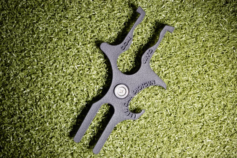 Putt & Puff showing embedded magnet